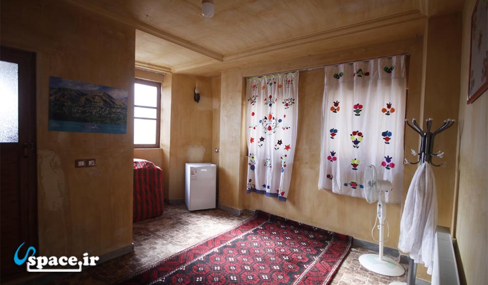 نمای داخلی اتاق اقامتگاه بوم گردی خانه وصال - اسفراین - روستای روئین